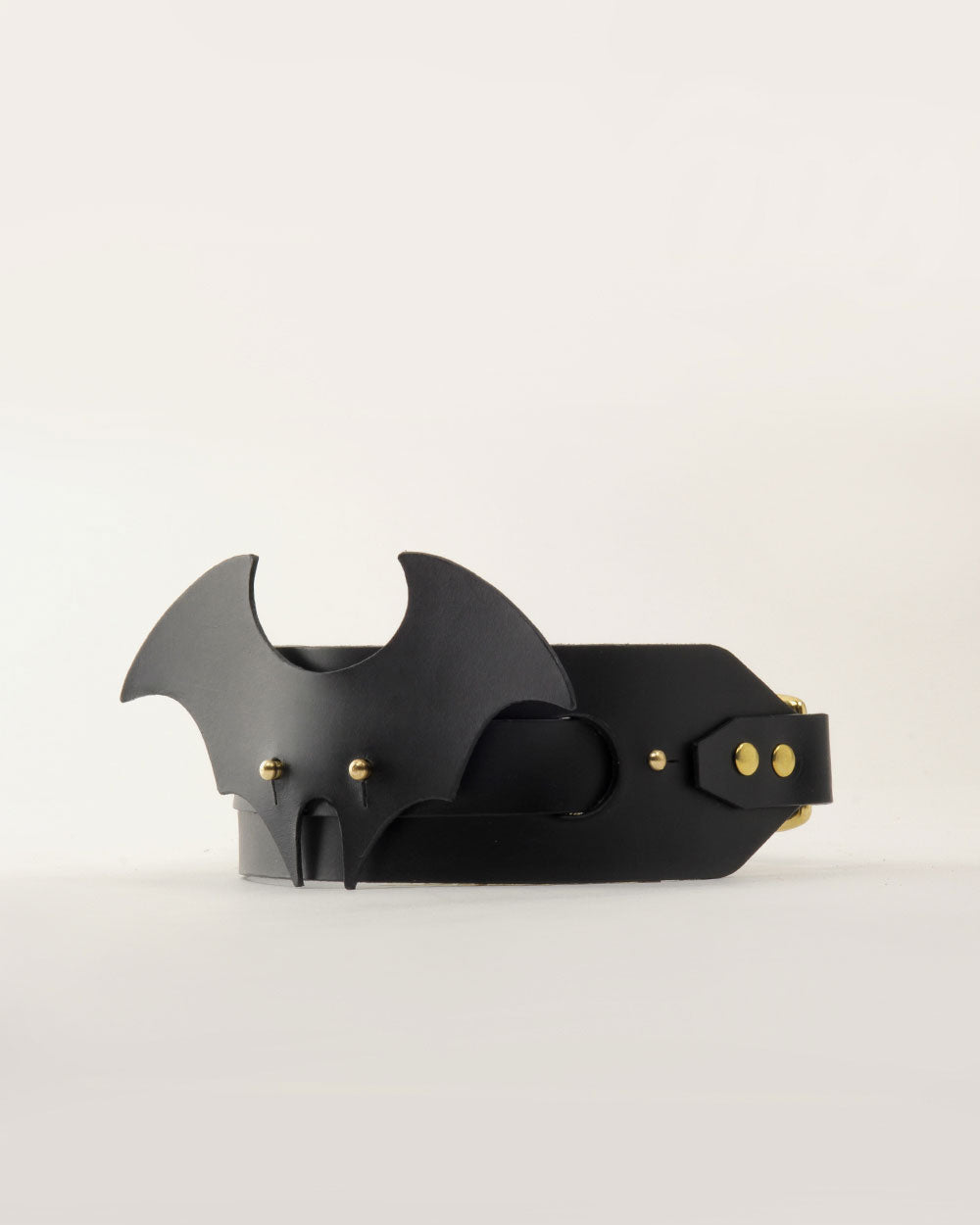 Wings · dog collar or harness · black leather · INDÓMITO