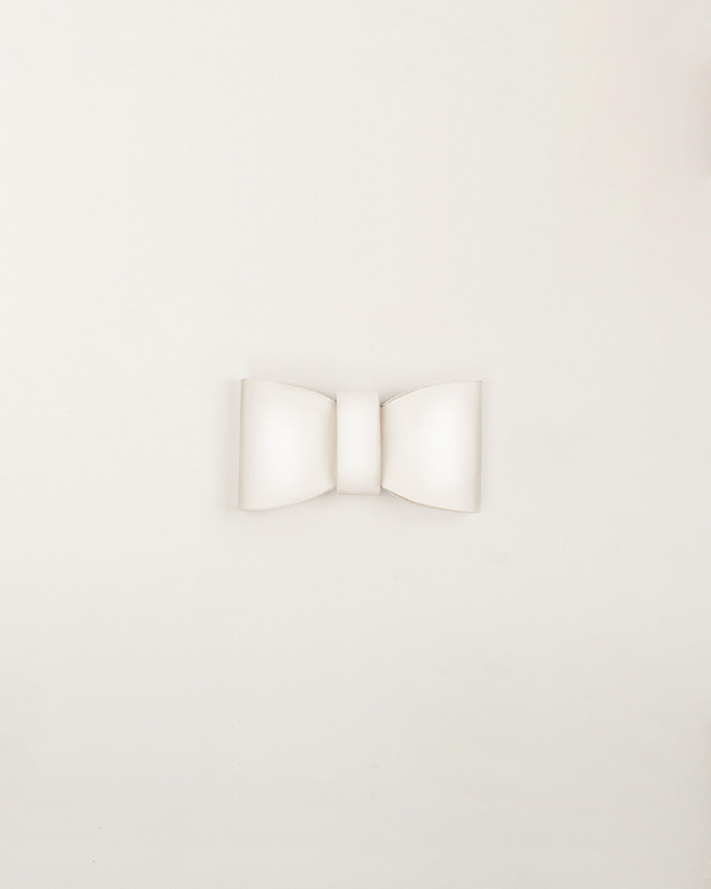 Bow tie · dog collar or harness · white leather · INDÓMITO