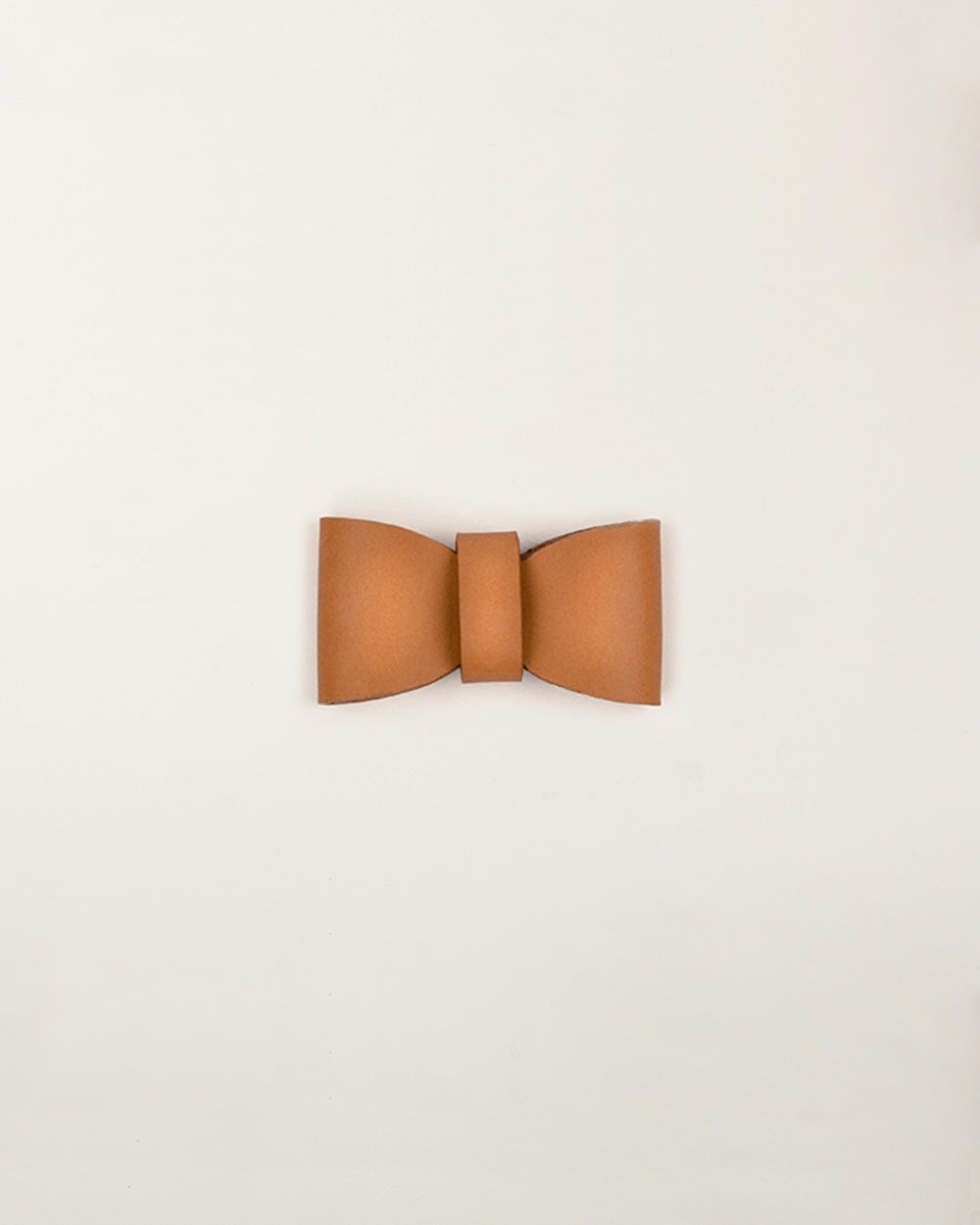 Bow tie · dog collar or harness · camel leather · INDÓMITO
