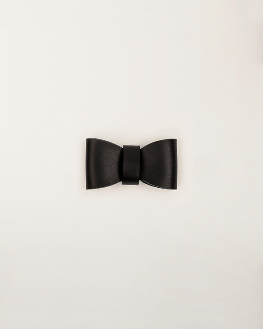 Bow tie · dog collar or harness · black leather · INDÓMITO