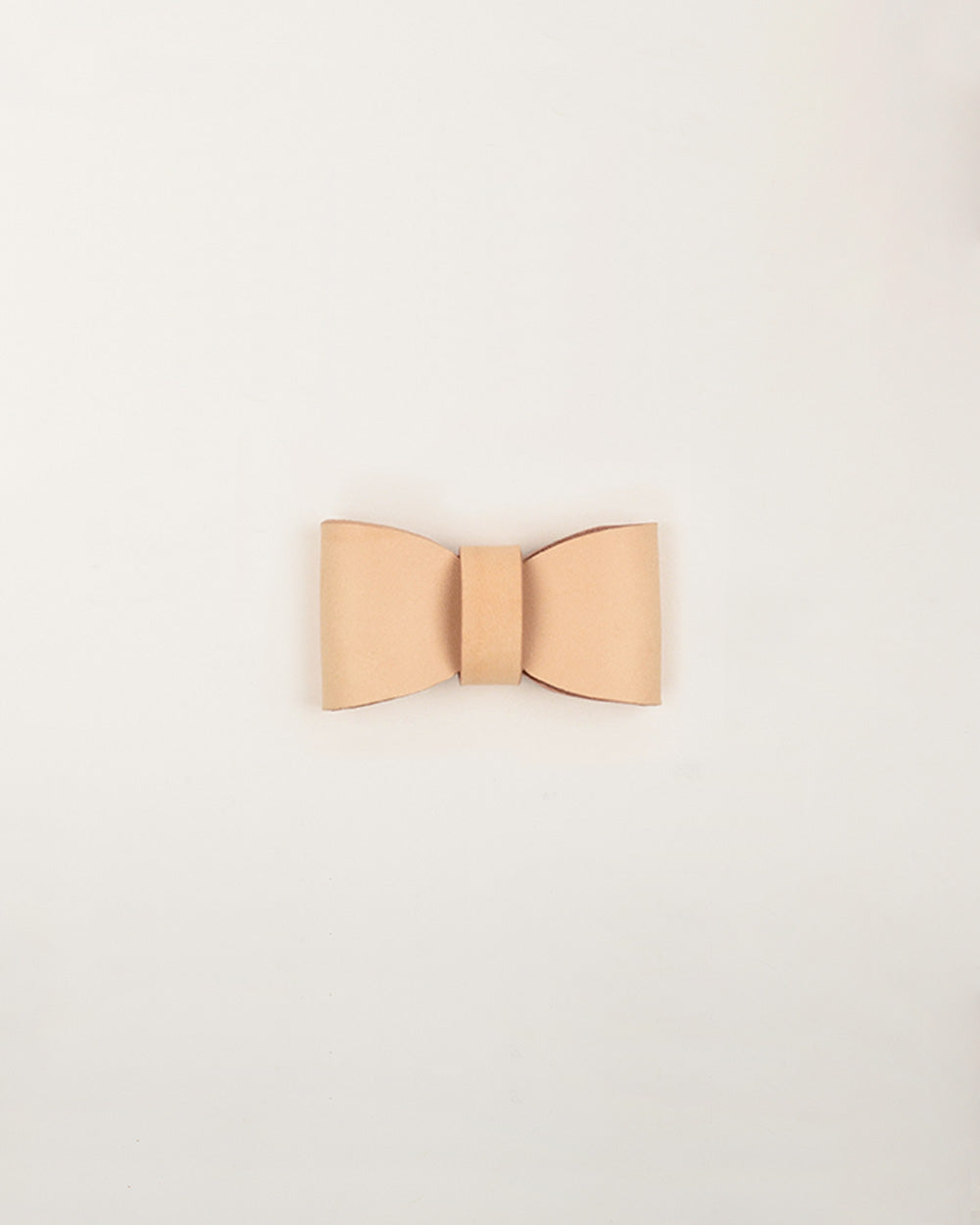 Bow tie · dog collar or harness · nude leather · INDÓMITO