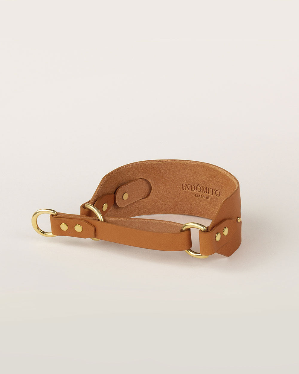 Greyhound collar · camel leather · INDÓMITO