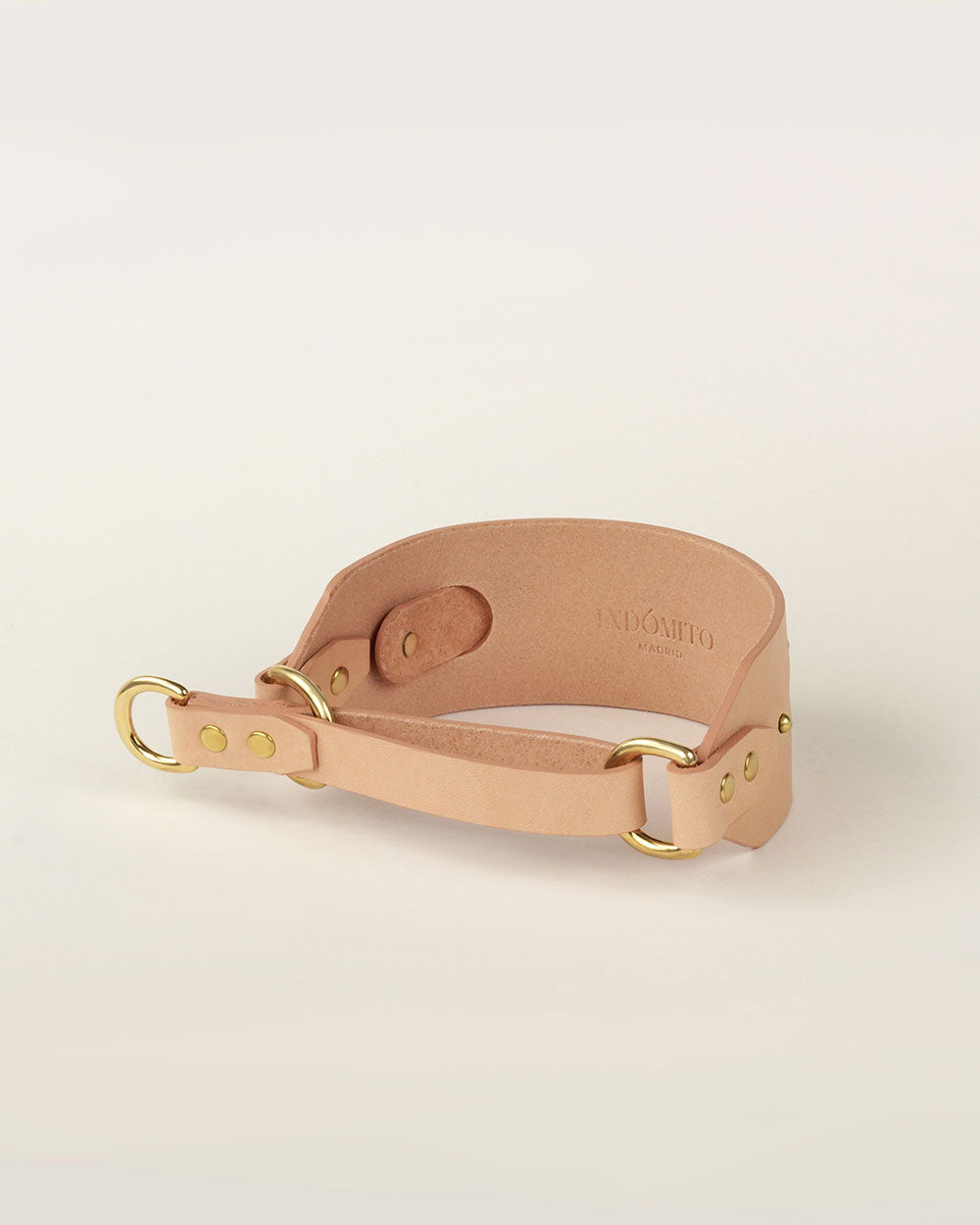 Greyhound collar · nude leather · INDÓMITO