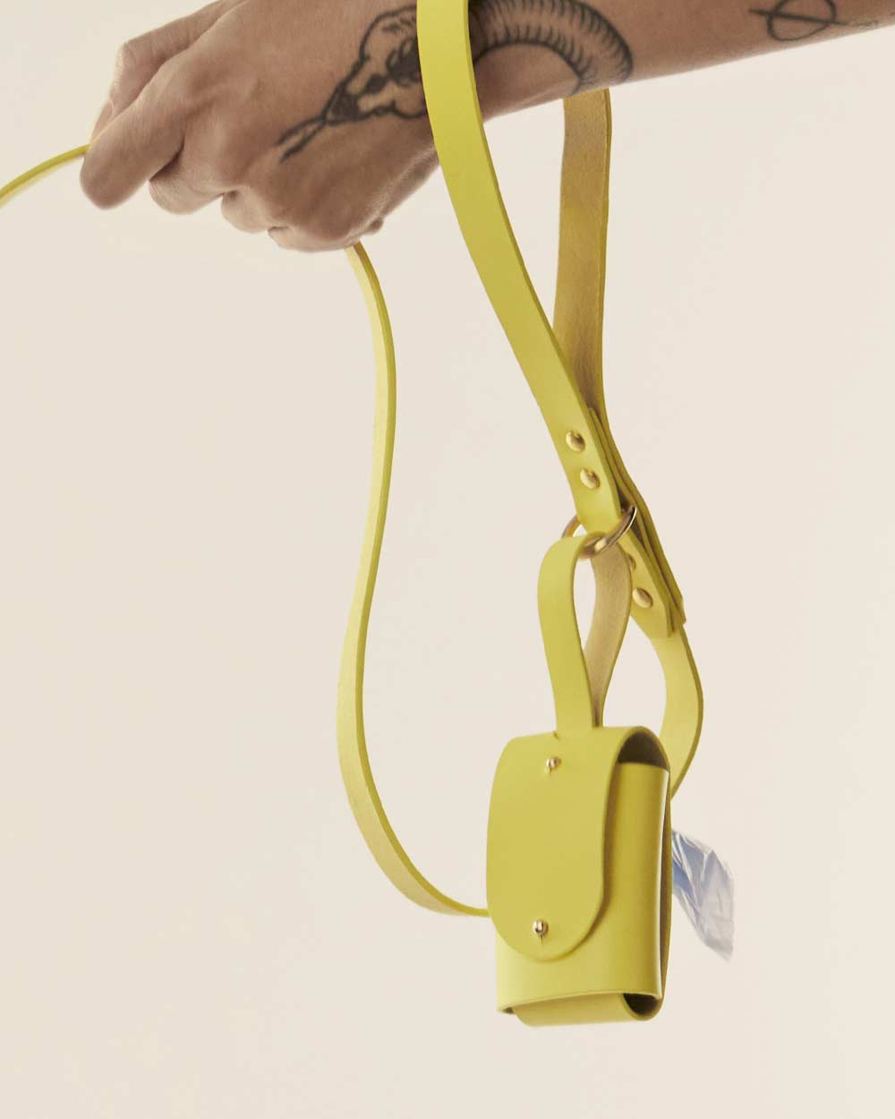 Bag holder · leather Poop Bag Dispenser · yellow · INDÓMITO