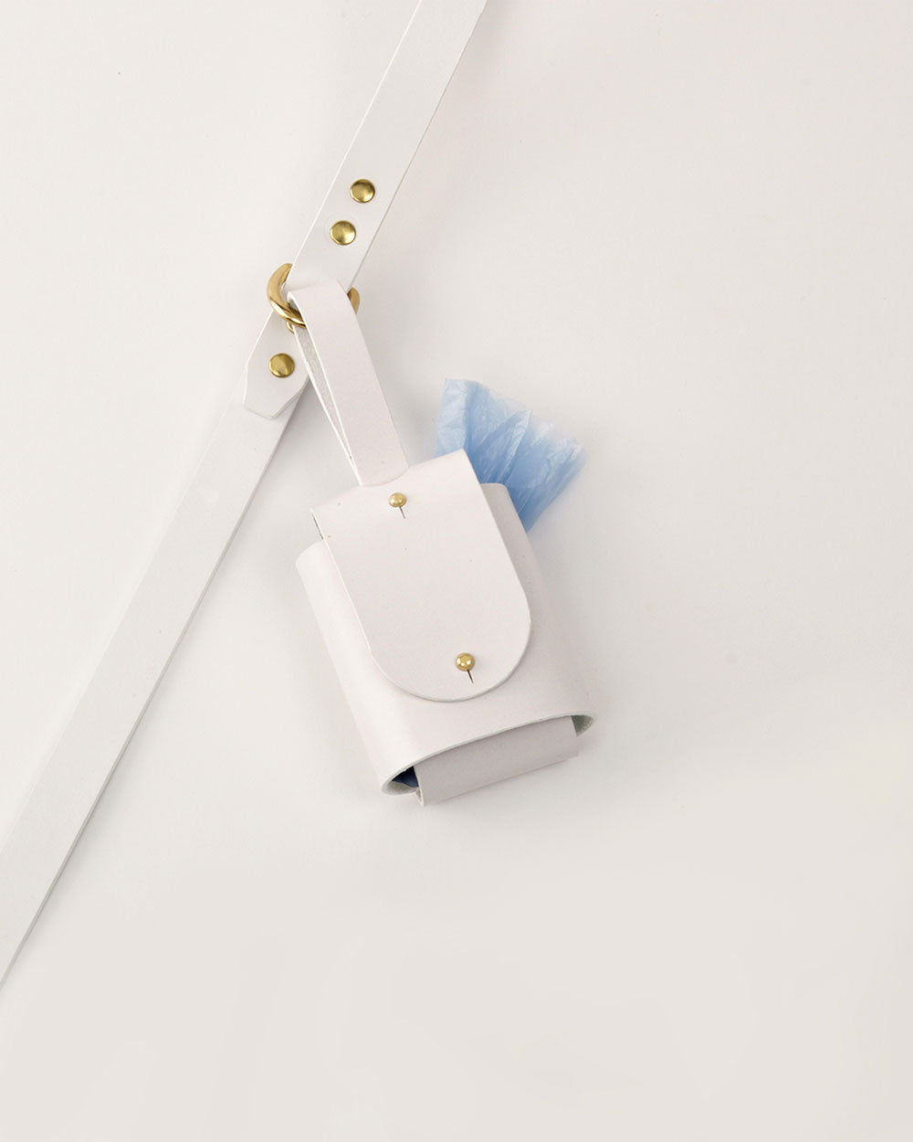 Bag holder · leather Poop Bag Dispenser · white · INDÓMITO
