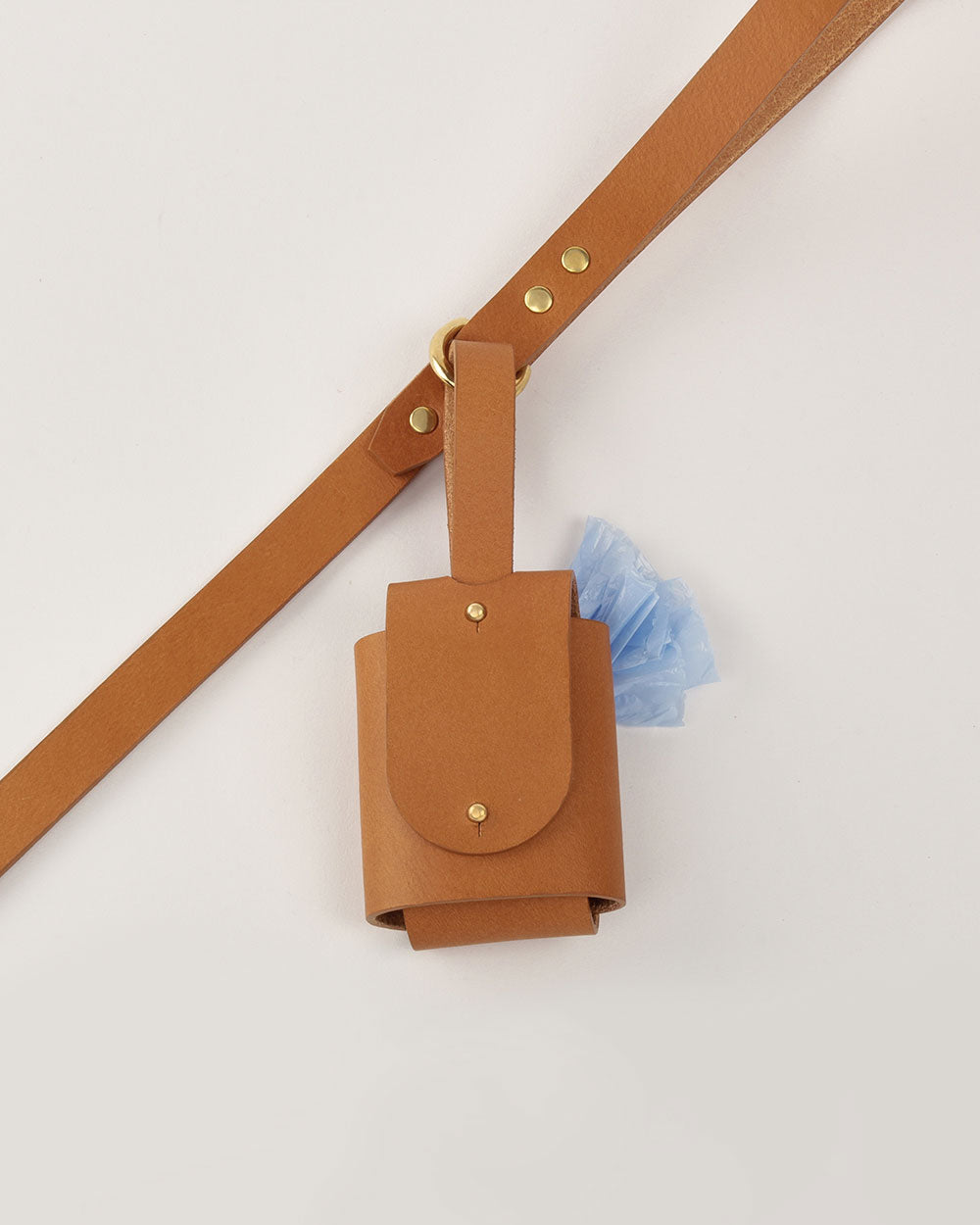 Bag holder · leather Poop Bag Dispenser · camel · INDÓMITO