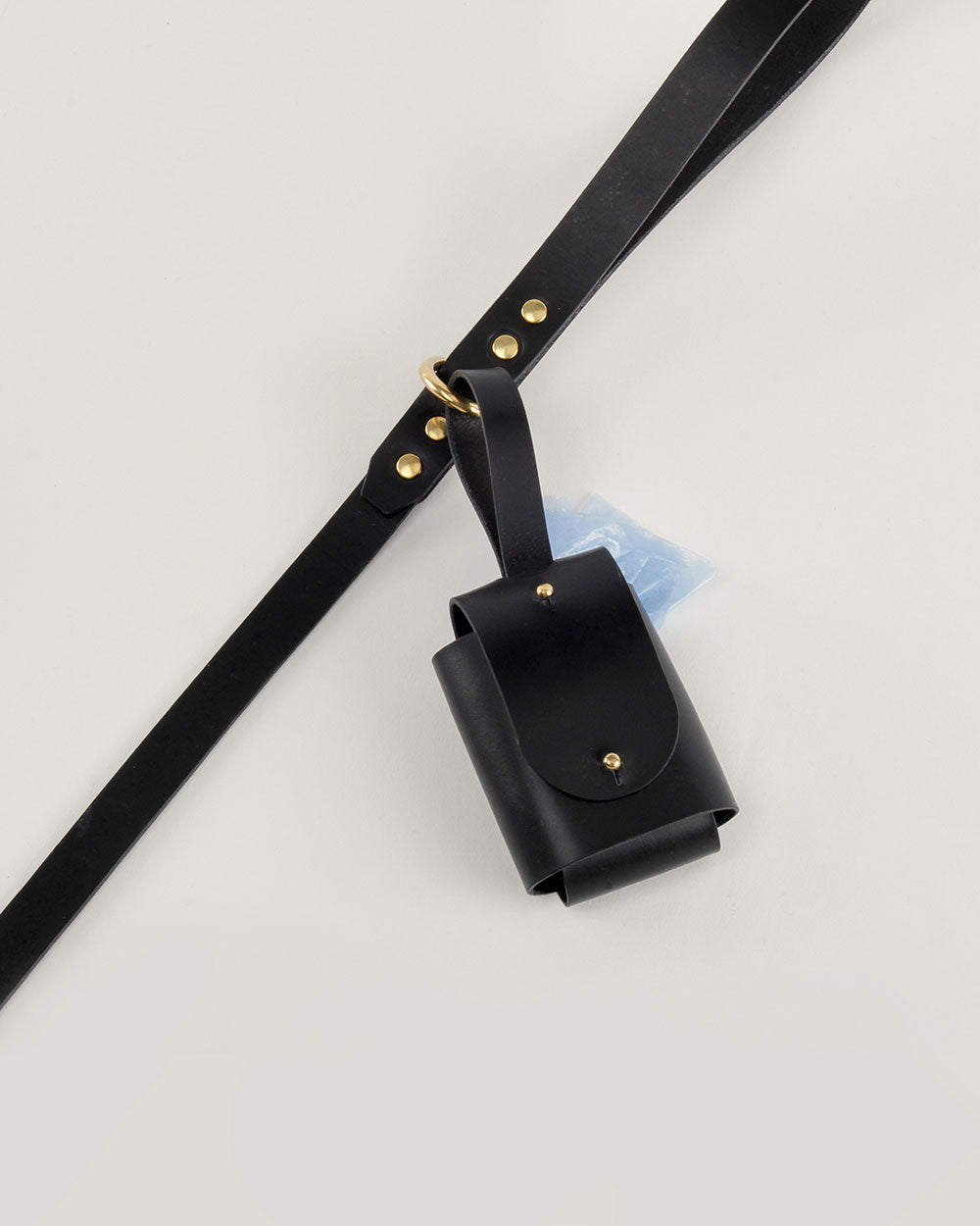 Bag holder · leather Poop Bag Dispenser · black · INDÓMITO