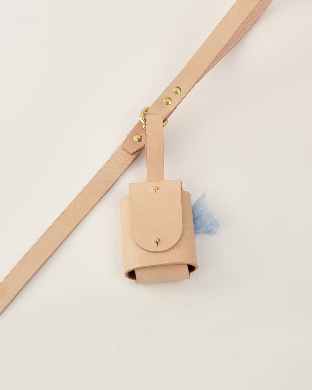 Bag holder · leather Poop Bag Dispenser · nude · INDÓMITO