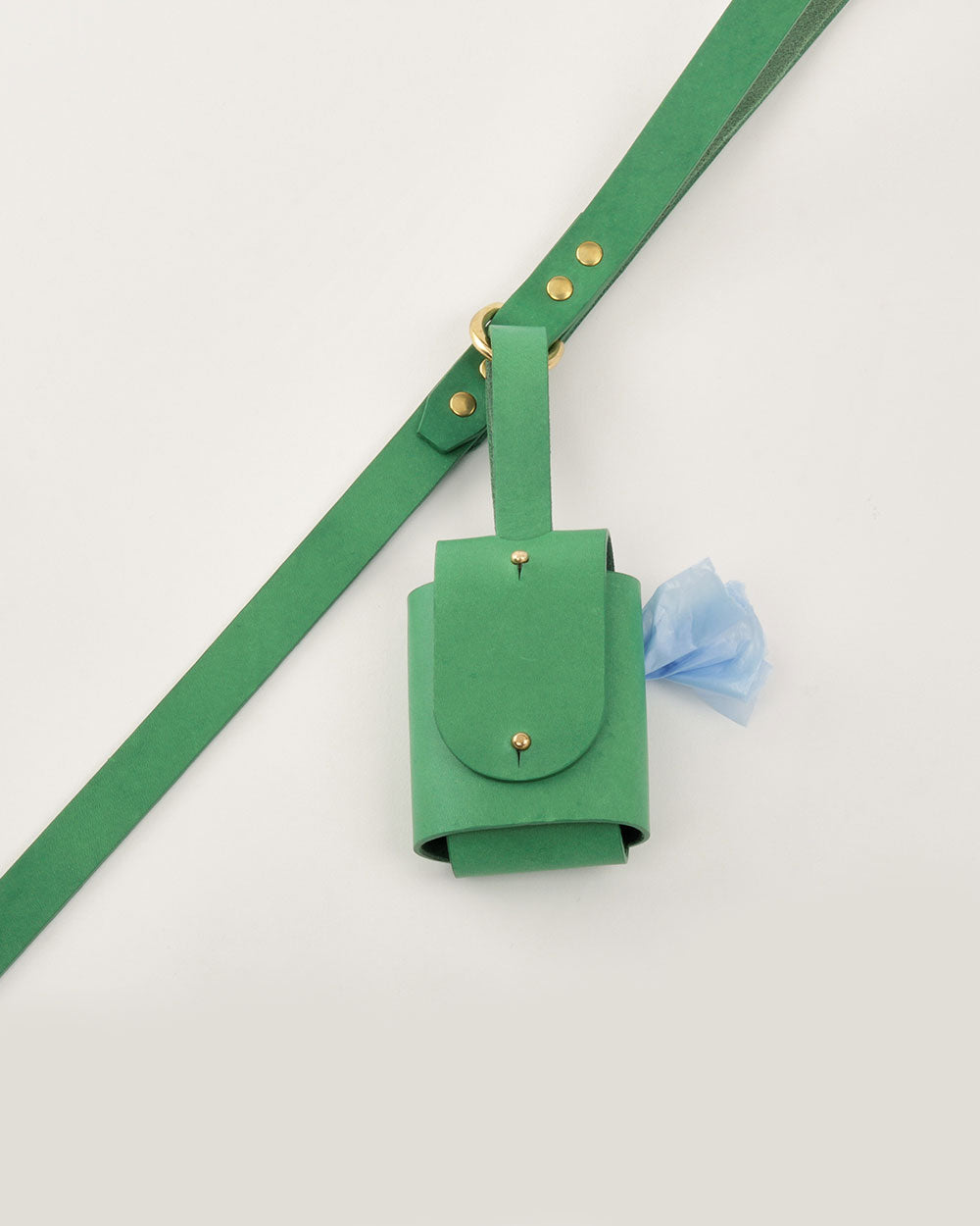 Bag holder · leather Poop Bag Dispenser · green · INDÓMITO
