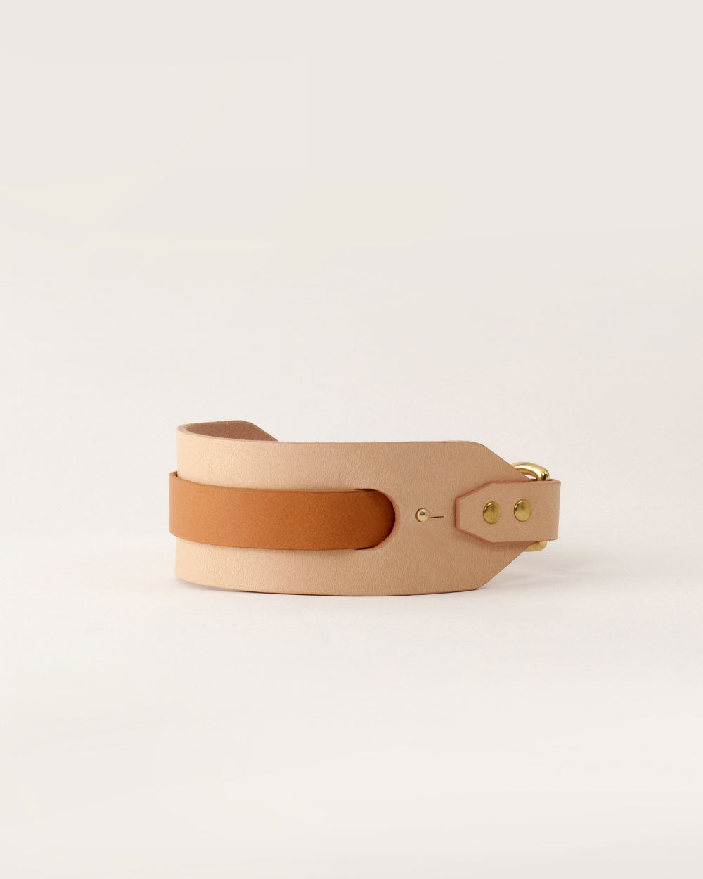 Strip · greyhound dog collar · camel leather · INDÓMITO