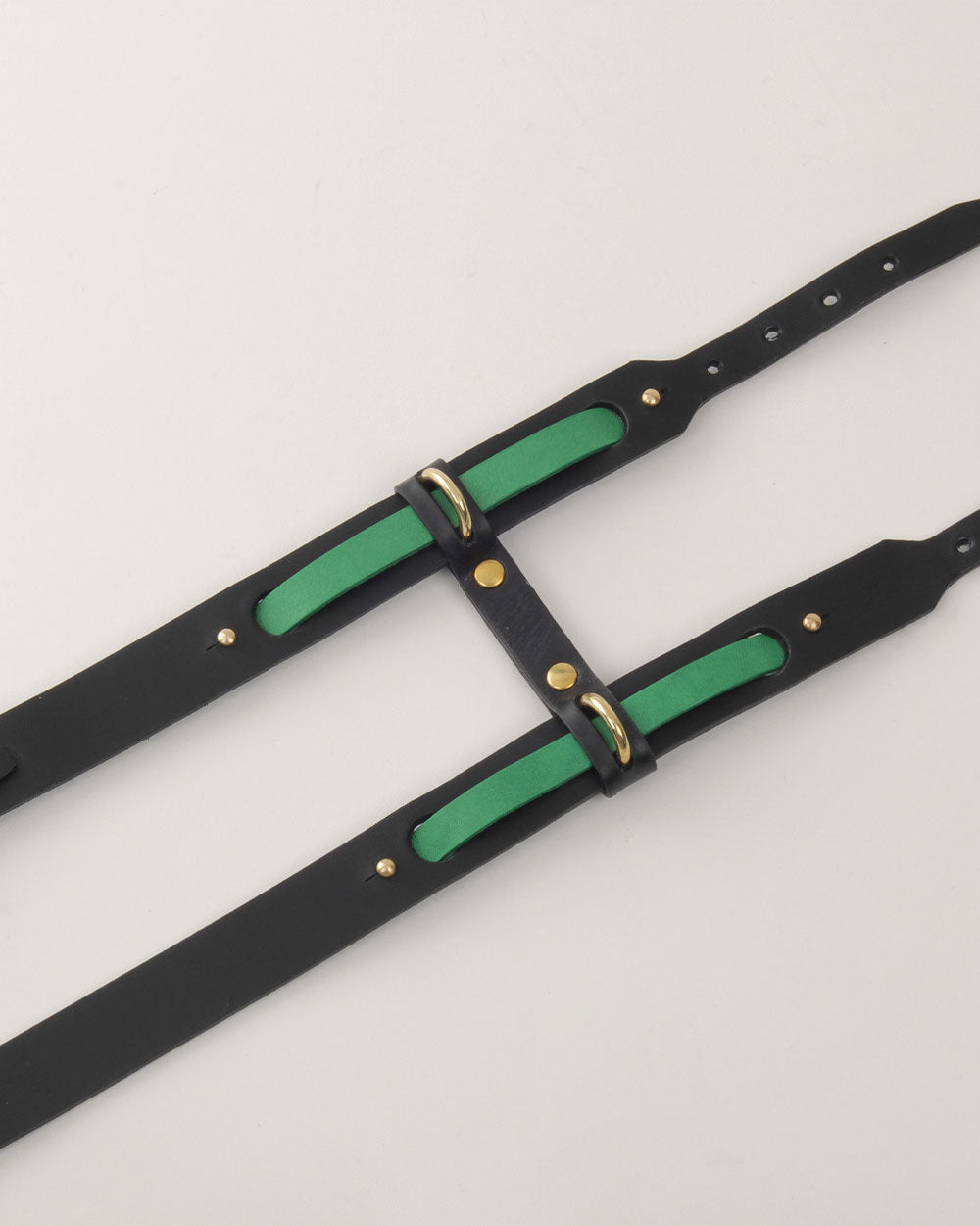 Strips · Dog harness · green leather · INDÓMITO